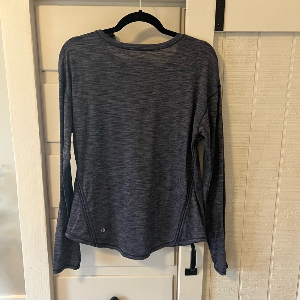 Lululemon long sleeved tee